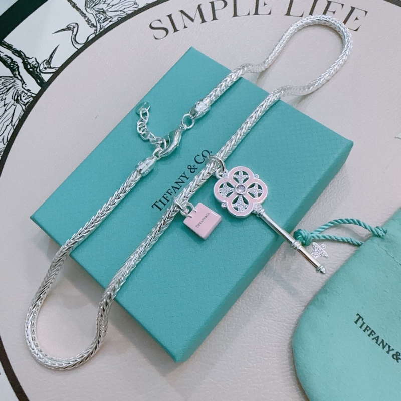 T*f*ny necklaces